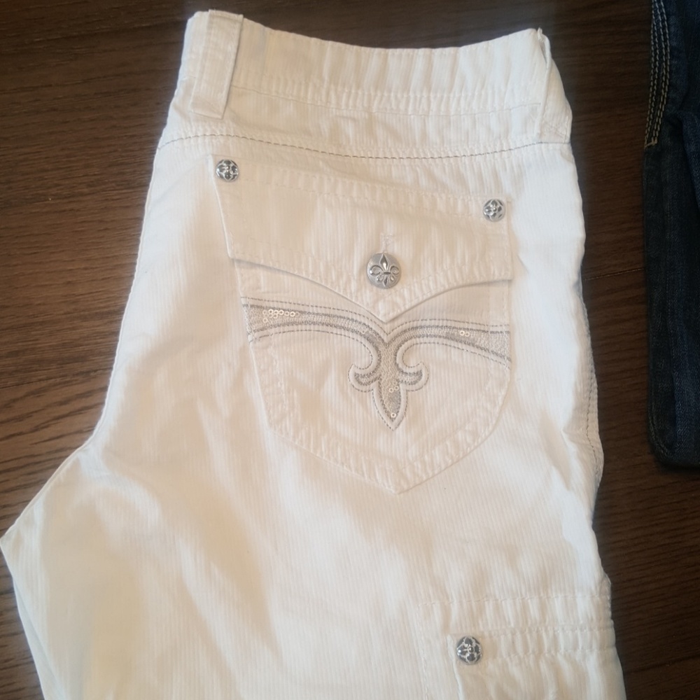 Rock Revival Capri